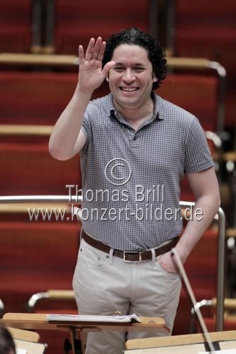 Venezolanischer Dirigent Gustavo Dudamel leitet das Königliches Concertgebouworchester Amsterdam in der Philharmonie Köln (&copy; Thomas Brill)