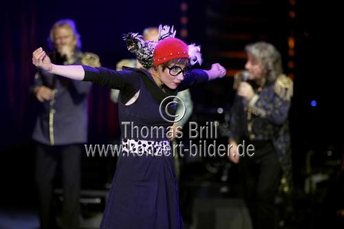 Klner Mundartgruppe De Hhner prsentiert die Inszenierung ãSternZeiten - Himmelhochhigh in et Leeve verknalltÒ auf dem Festplatz in Kln-Deutz (&copy; Thomas Brill)