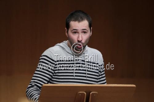 Belgische Dirigent René Jacobs leitet das Freiburger Barockorchester in der Philharmonie Köln (© Thomas Brill)