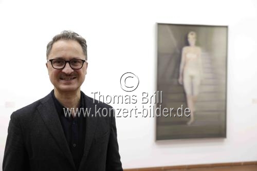 Direktor des Museum Ludwig Köln Yilmaz Dziewior im Interview anlässlich des 90. Geburtstags von Gerhard Richter im Museum Ludwig Köln (© Thomas Brill)