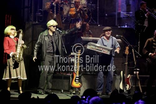 Köbes Underground mit Bandleader Ecki Pieperund Winni Rau bei der Stunksitzung 2015 im E-Werk Köln (© Thomas Brill)