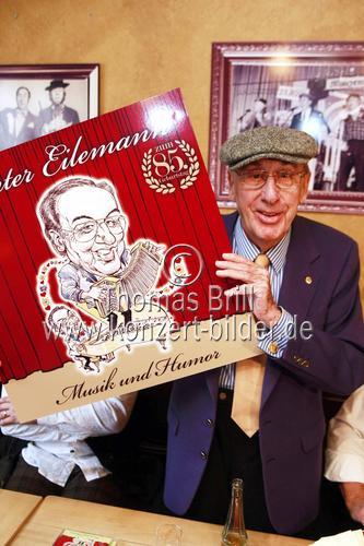 Kölner Krätzchensänger Günter Eilemann präsentiert zu seinem 85. Geburtstag seine neue CD 