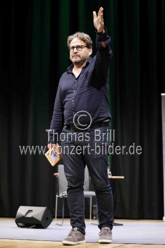 Deutsche Schriftstellerin Thea Dorn und der Chefredakteur des Philosophie Magazin Dr. Wolfram Eilenberger reden 