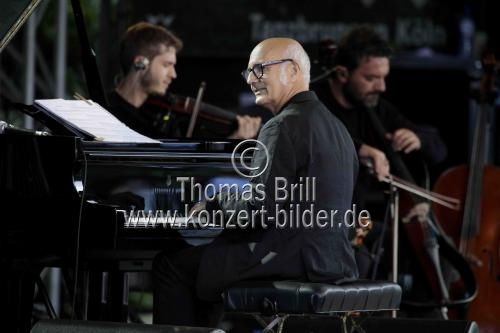 Italienische Pianist Ludovico Einaudi gastiert mit seinem Ensemble auf seiner 