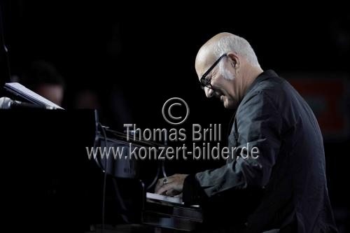 Italienische Pianist Ludovico Einaudi gastiert mit seinem Ensemble auf seiner 