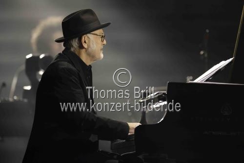 Italienische Pianist Ludovico Einaudi gastiert mit seinem Ensemble auf seiner 