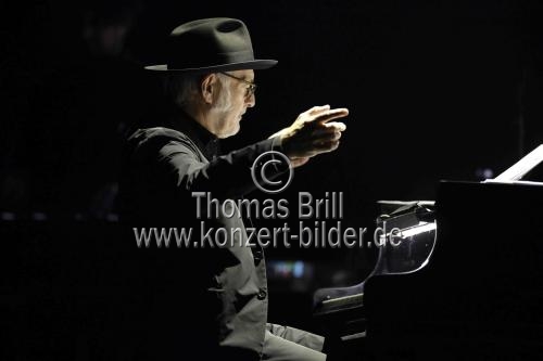 Italienische Pianist Ludovico Einaudi gastiert mit seinem Ensemble auf seiner 