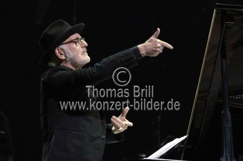 Italienische Pianist Ludovico Einaudi gastiert mit seinem Ensemble auf seiner 