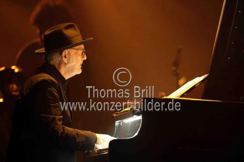 Italienische Pianist Ludovico Einaudi gastiert mit seinem Ensemble auf seiner 