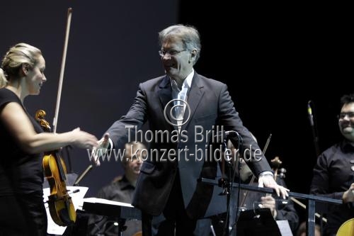 eisige welten - Live in Concert gastiert mit dem schweizer Fernseh-Moderator Max Moor in der Lanxess-Arena Köln (&copy; Thomas Brill)