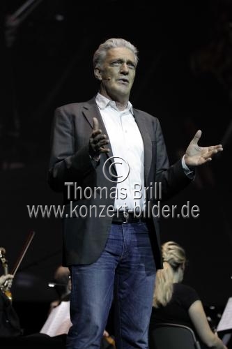 eisige welten - Live in Concert gastiert mit dem schweizer Fernseh-Moderator Max Moor in der Lanxess-Arena Köln (© Thomas Brill)