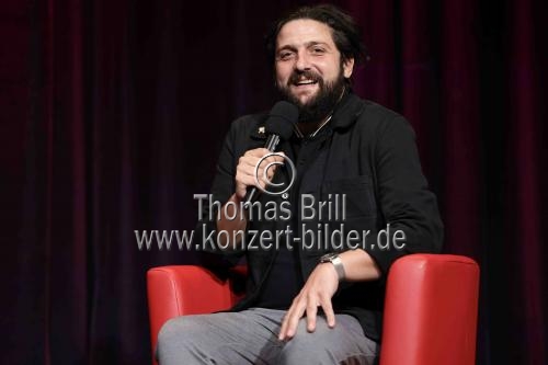 Deutsche Soziologe Aladin El-Mafaalani diskutiert mit der deutschen Philosophin Svenja Flaßpöhler 