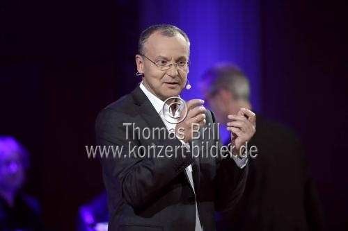 Knut Elstermann und die WDR Big Band gratulieren Christian Brückner zum 75. Geburtstag im Rahmen der lit.COLOGNE SPEZIAL im Klaus-von-Bismarck-Saal Köln (© Thomas Brill)