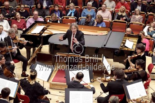 Russische Dirigent Maxim Emelyanychev leitet das Gürzenich Orchester Köln in der Kölner Philharmonie (&copy; Thomas Brill)