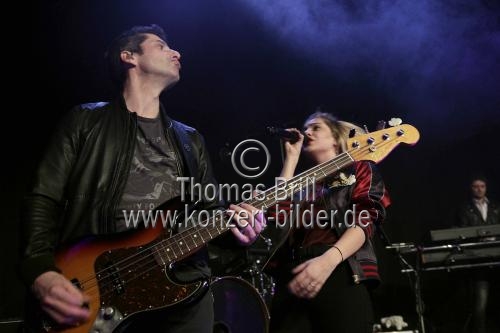 Französische Sängerin und Schauspielerin Louane Emera gastiert auf ihrer 