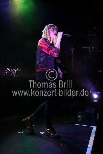 Französische Sängerin und Schauspielerin Louane Emera gastiert auf ihrer 