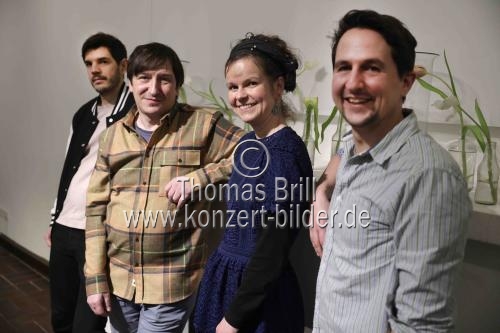Die Kölner Schriftsteller und Dieter-Wellershoff-Stipendiat*innen Thomas Empl, Adrian Kasnitz, Gundula Schiffer und Til Strasser stellen ihre literarischen Werke im Literaturhaus Köln vor (© Thomas Brill)