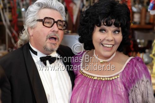 Karneval im Anrheiner mit Samy Orfgen als Trude Herr und Tommy Engel als Willy Millowitsch in der Kulissenstadt Die Anrheiner, Hafenstraße, Köln (© Thomas Brill)