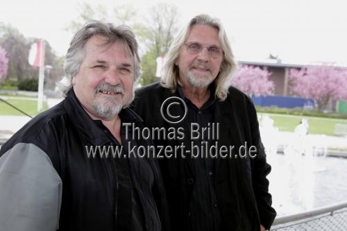 Deutsche Musiker Tommy Engel und Jürgen Fritz eröffnen am 11. Mai 2013 die Open Air Saison am Tanzbrunnen Köln (© Thomas Brill)
