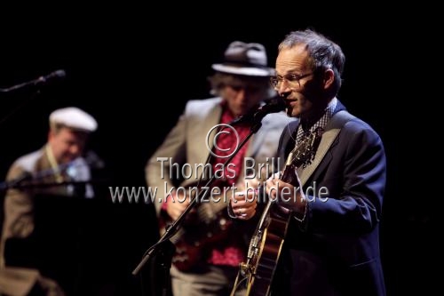 Deutsche Indie-Pop-Band Erdmöbel gastiert mit Sänger Markus Berges auf ihrer 