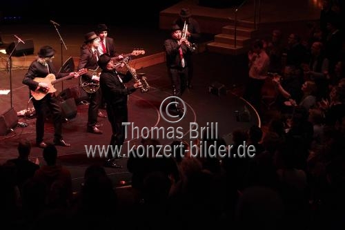 Rumänische Balkan Brass-Blaskapelle Fanfare Ciocarlia gastiert auf ihrer 