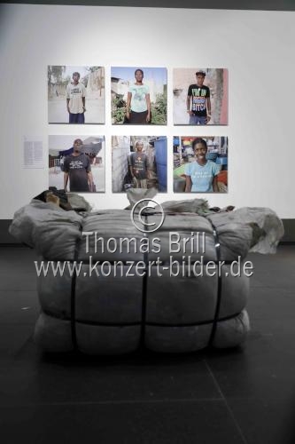 Ausstellung „Fast Fashion. Die Schattenseiten der Mode“ gastiert vom 12. Oktober 2018 bis 24. Februar 2019 im Rautenstrauch-Joest-Museum Köln (© Thomas Brill)