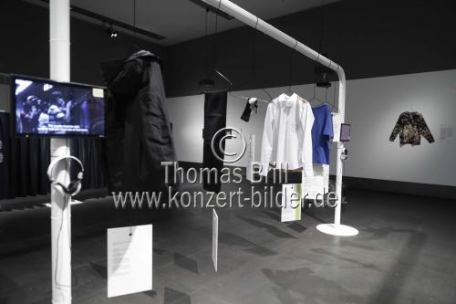 Ausstellung „Fast Fashion. Die Schattenseiten der Mode“ gastiert vom 12. Oktober 2018 bis 24. Februar 2019 im Rautenstrauch-Joest-Museum Köln (© Thomas Brill)