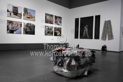 Ausstellung „Fast Fashion. Die Schattenseiten der Mode“ gastiert vom 12. Oktober 2018 bis 24. Februar 2019 im Rautenstrauch-Joest-Museum Köln (&copy; Thomas Brill)