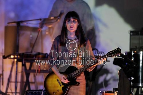 Kanadische Pop-Sängerin und Gitarristin Leslie Feist gastiert auf ihrer 