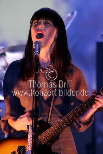 Kanadische Pop-Sängerin und Gitarristin Leslie Feist gastiert auf ihrer 