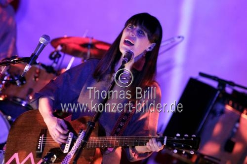 Kanadische Pop-Sängerin und Gitarristin Leslie Feist gastiert auf ihrer 