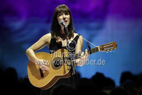 Kanadische Pop-Sängerin und Gitarristin Leslie Feist gastiert auf ihrer 