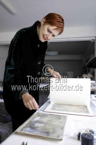 Deutsche Künstler Jürgen Klauke in seinem Atelier Köln (© Thomas Brill)