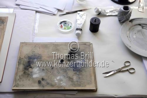 Deutsche Künstler Jürgen Klauke in seinem Atelier Köln (© Thomas Brill)