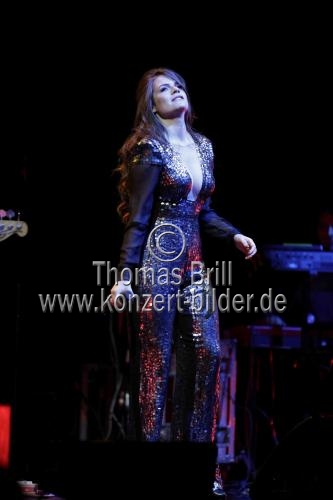 Deutsche Pop- und Jazzmusikerin Femme Schmidt gastiert auf ihrer 