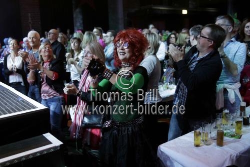 Ensemble spielt das Stück 
