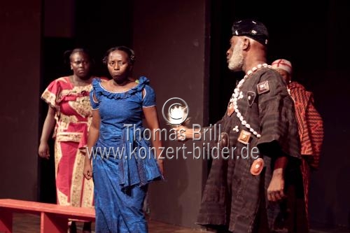 Drama und Musical-Gruppe des ghanaischen Nationaltheaters Accra Abibigromma gastiert mit dem Musical 