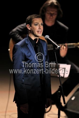 Deutsche Chansonnier Tim Fischer gastiert gastiert beim 10. Sommerblut Kulturfestival 