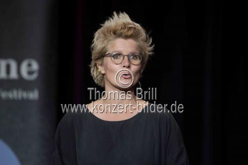 Die deutsche Sprachwissenschaftlerin Elisabeth Wehling, der deutsche Dramaturg Bernd Stegemann sowie die Philosophin Svenja Flaßpöhler diskutieren diskutieren ob 