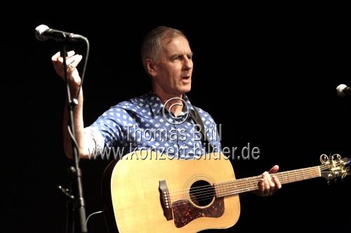 Australischer Gitarrist, Sänger und Songwriter Robert Forster gastierte auf ihrer 