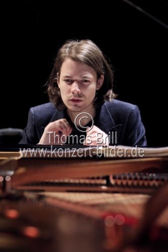 Französische Pianist David Fray gastiert mit Werken von Ludwig van Beethoven und Wolfgang Amadeus Mozart in der Philharmonie Köln (&copy; Thomas Brill)