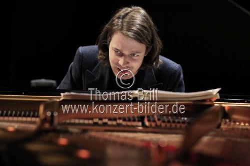 Französische Pianist David Fray gastiert mit Werken von Ludwig van Beethoven und Wolfgang Amadeus Mozart in der Philharmonie Köln (&copy; Thomas Brill)
