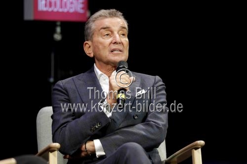 Deutsch-französische Philosoph Michel Friedman und die deutsche Redakteurin Sarah Zerback diskutieren über sein Buch 