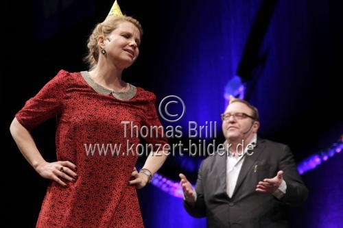 Deutsche Schauspieler Gustav Peter Wöhler und die deutsche Schauspielerin Annette Frier fürchten sich 
