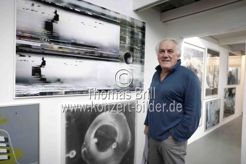 Deutscher Künstler Prof. Harald Fuchs im Interview in der Siebengebirgsallee 66 Köln (© Thomas Brill)