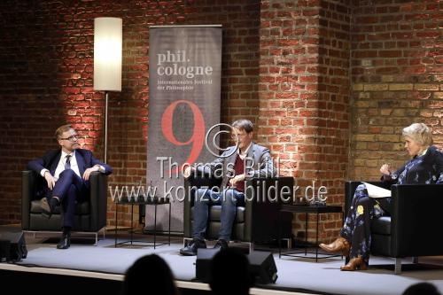Deutsche Philosoph Markus Gabriel und der deutsche SPD-Politiker Karl Lauterbach reden über das Thema „Vorsicht vs. Risiko? Vom Umgang mit der Pandemie“ im Rahmen der phil.COLOGNE 2021 in den Balloni-Hallen Köln (© Thomas Brill)