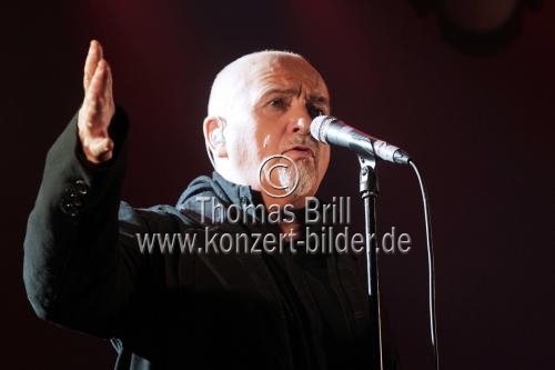 Englische Musiker Peter Gabriel gastiert in Begleitung des New Blood Orchestra auf seiner 