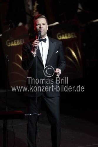 Deutscher Sänger und Entertainer Tom Gaebel gastiert mit seiner Band auf seiner 