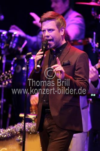 Deutscher Sänger und Entertainer Tom Gaebel gastiert mit seinem Orchester auf seiner 