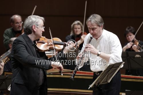 Deutsch Violinist Daniel Gaede leitet die Berliner Barock Solisten in der Philharmonie Köln (© Thomas Brill)